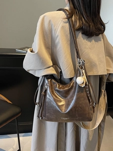 Retro brown leather hobo tote bag for women with large capacity and baseball pendant