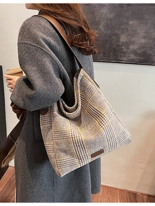 Fashionable leopard pattern oversized tote bag with premium leather straps for winter style