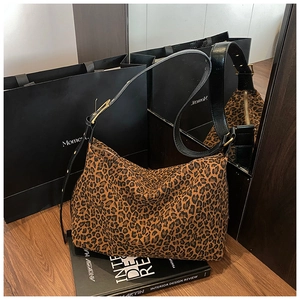 Detail of hobo leopard print tote bag with adjustable black strap and gold buckle