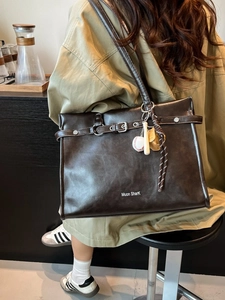Elegant minimalist vintage dark brown large capacity tote bag with baseball charms