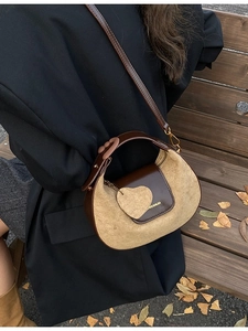 Retro half-moon crossbody bag in brown leather and beige suede with heart charm