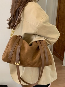 Grand sac cabas rétro en daim marron foncé avec détails de bandoulière en cuir lisse