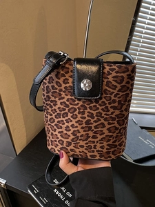 Leopard Print Bucket Bag For Women Fashion PU Leather Shoulder Bag Retro Small Crossbody Bag With Adjustable Strap Commuting Handbag