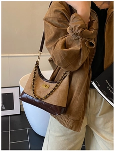 Detail of color-block crossbody bag with quilted suede and golden chain strap
