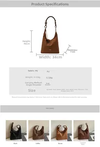 Gros plan sur la texture du cuir PU et la poignée en perles de bois du sac léopard