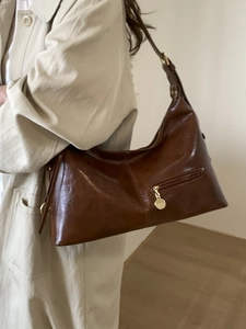 Retro deep brown large dumpling bag in glossy PU leather with adjustable strap for women
