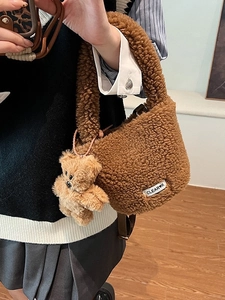 Sac seau en laine d'agneau pelucheuse marron avec breloque d'ours mignonne
