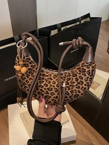 Women Retro Leopard Crescent Shoulder Bag Suede PU Half Moon Bag with Beaded Pendant Vintage Crossbody Bag for Daily Life