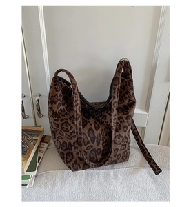 Detailed view of the leopard print tote bag with soft texture and sturdy black zipper closure