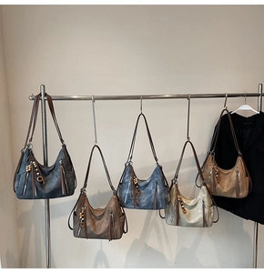 Detailed view of vintage large capacity shoulder bags with double zippers and bead charms
