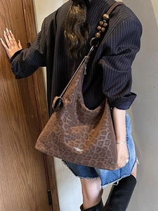 Sac fourre-tout tendance à imprimé léopard avec bandoulière en perles et style vintage