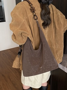 Sac à bandoulière léopard de grande capacité avec perles en bois en marron foncé chic