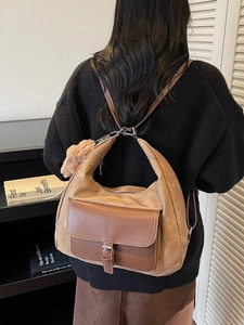 Borsa tote vintage marrone grande capacità con tasca frontale e ciondolo a pompon