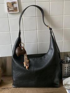 Vintage Large Capacity PU Leather Hobo Shoulder Bag For Women Soft Tote Crossbody Bag With Heart Pendant Tassel Decoration
