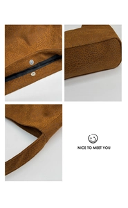 Détails du sac cabas à imprimé léopard avec texture en daim et fermeture magnétique