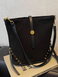 Women Large Capacity PU Leather Leopard Print Bucket Shoulder Bag Vintage Rivet Decorative Fashion Commuting Handbag