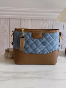 Women Quilted Bucket Bag PU Leather Contrast Color Crossbody Bag Fashion Wide Strap Casual Daily Commute Shoulder Bag