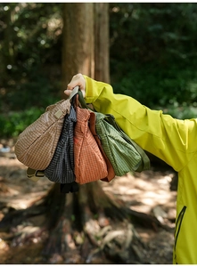 Vue détaillée des sacs de taille en nylon résistant en quatre couleurs de plein air