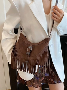 Borsa a tracolla boho marrone scuro scamosciata con frange e fibbia vintage