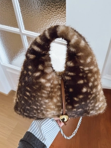 Mode Femmes Peluche Fausse Fourrure Sac Seau Motif Cerf Tacheté Chaîne Bandoulière Sac à Main Charme Boule d'Or Automne Hiver