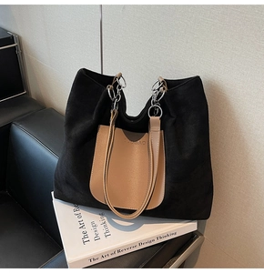 Detail of minimalist tote bag with khaki leather pocket and silver chain strap