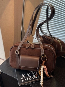 Retro PU Leder Baguette Schultertasche Für Damen Vintage Unterarmtasche Mit Kontrastnähten Und Perlenanhänger Lässige Handtasche