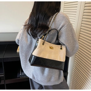 Modische Ketten-Shopper-Tasche mit klassischer Rautensteppung und elegantem Drehverschluss