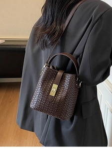 Retro dark brown woven bucket bag with gold clasp and top handle for women