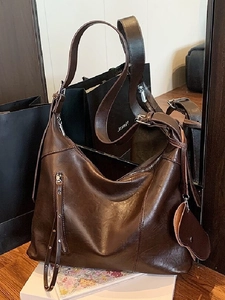 Vintage Large Capacity PU Leather Hobo Shoulder Bag For Women Retro Commuter Tote With Heart Pouch Zipper Work Travel Bag