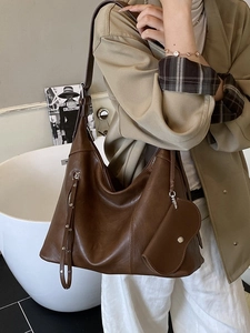 Retro deep brown oil-wax tote bag with tassels and mini pouch for women's daily commute