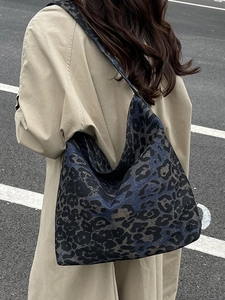 Large capacity shoulder tote bag with dark blue leopard print pattern for casual commuting