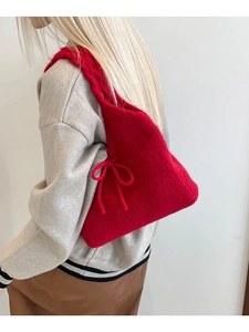 Red knitted tote bag with bow detail, stylish crochet shoulder bag for women
