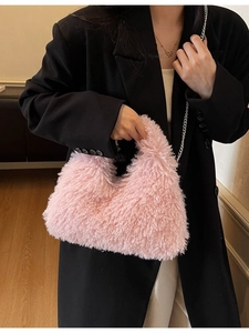 Rosa Kunstfell-Einkaufstasche mit Silberkette für Damen im eleganten Hobo-Stil
