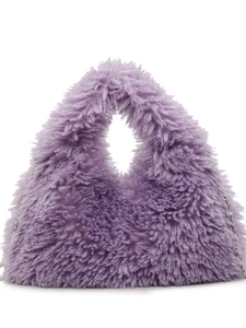 Lila Handtasche aus weichem Lammwoll-Plüsch mit silberner Kette für den modernen Herbstlook