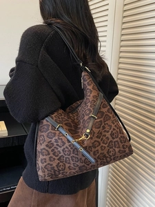 Retro leopard print hobo bag with large capacity and gold buckles worn by a model