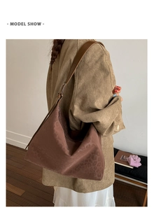 Detail of leopard print hobo bag with adjustable wide leather strap and matte texture
