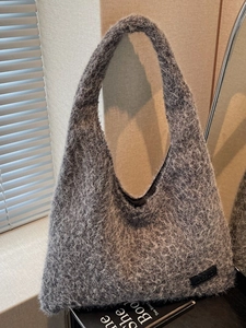 Sac Cabas en Peluche pour Femmes Automne Hiver Mignon Sac à Épaule en Fausse Fourrure Minimaliste Sac Hobo Grande Capacité pour le Quotidien