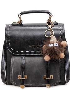 Zaino vintage bicolore grigio e nero con dettagli dorati e ciondolo di peluche
