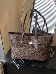 Fashion Leopard Print PU Leather Tote Bag For Women Large Capacity Frosted Shoulder Bag With Metal Lock Commuting Handbag