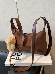 Vintage Leopard Print Suede Hobo Bag For Women Fashion Versatile Patchwork Shoulder Underarm Crossbody Bag With Plush Pendant