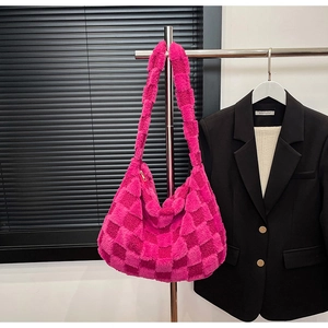 Detail of fuchsia checkered plush tote bag with fuzzy texture for autumn winter wear