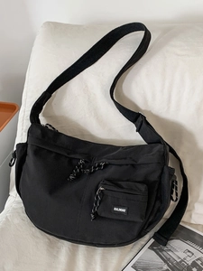 Grand sac bandoulière en toile noire avec bandoulière réglable et poches utilitaires
