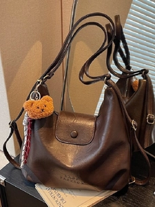 Korean Retro Large Capacity PU Leather Shoulder Bag For Women Vintage Commuter Tote Bag With Plush Bear Pendant Fashion Crossbody Bag