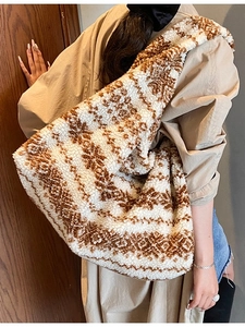 Fleece shoulder tote bag with ethnic geometric pattern for winter autumn fashion
