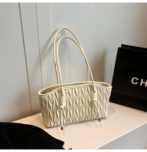 Detailed view of the off-white quilted tote bag with elegant V-shaped stitched texture