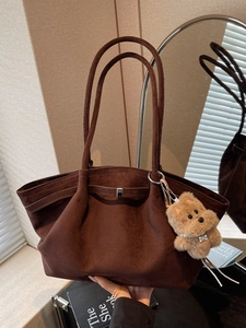 Große Kapazität Mattierte Wildleder PU Leder Tragetasche Für Damen Chic Plissierte Umhängetasche Lässige Pendler Handtasche Mit Anhänger