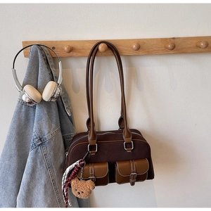Détails du sac à bandoulière rétro en toile et cuir marron avec breloque ours en peluche