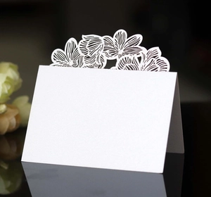 Elegant Laser Cut Hollow Rose Artificial Pearl Paper Place Cards For Wedding Banquet Party Event Table Name Seat Decoration Stationery