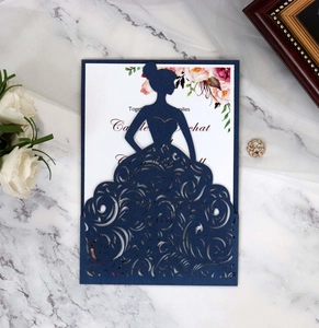Elegante Lasergeschnittene Hochzeit Einladungskarten Mit Braut Silhouette Perlmuttpapier Mit Blumen Innenseite Und Umschlag