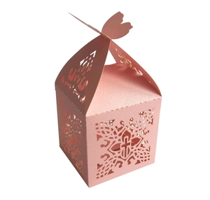 Rosa lasergeschnittene Geschenkbox mit Kreuz und Schmetterling für Hochzeitsbonbons